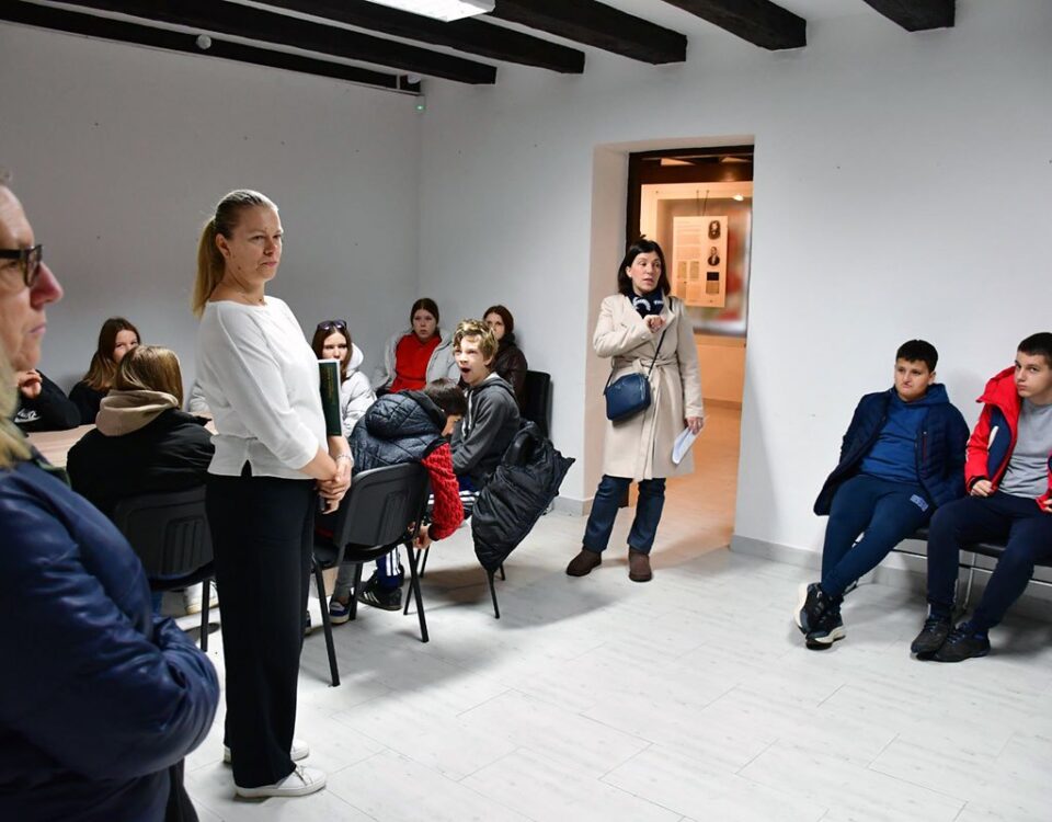 Terenska nastava povijesti u Desnom Trebarjevu